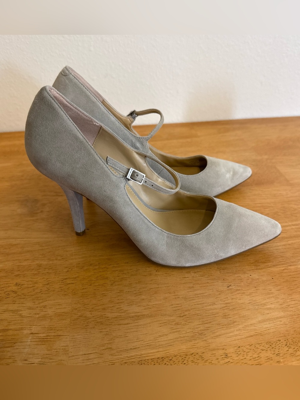 Michael Kors Taupe Beige Pointed Toe Heels Strap Buckle 8.5  4” Heel